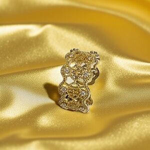 Elegant Filigree Gold Ring with Cubic Zirconia